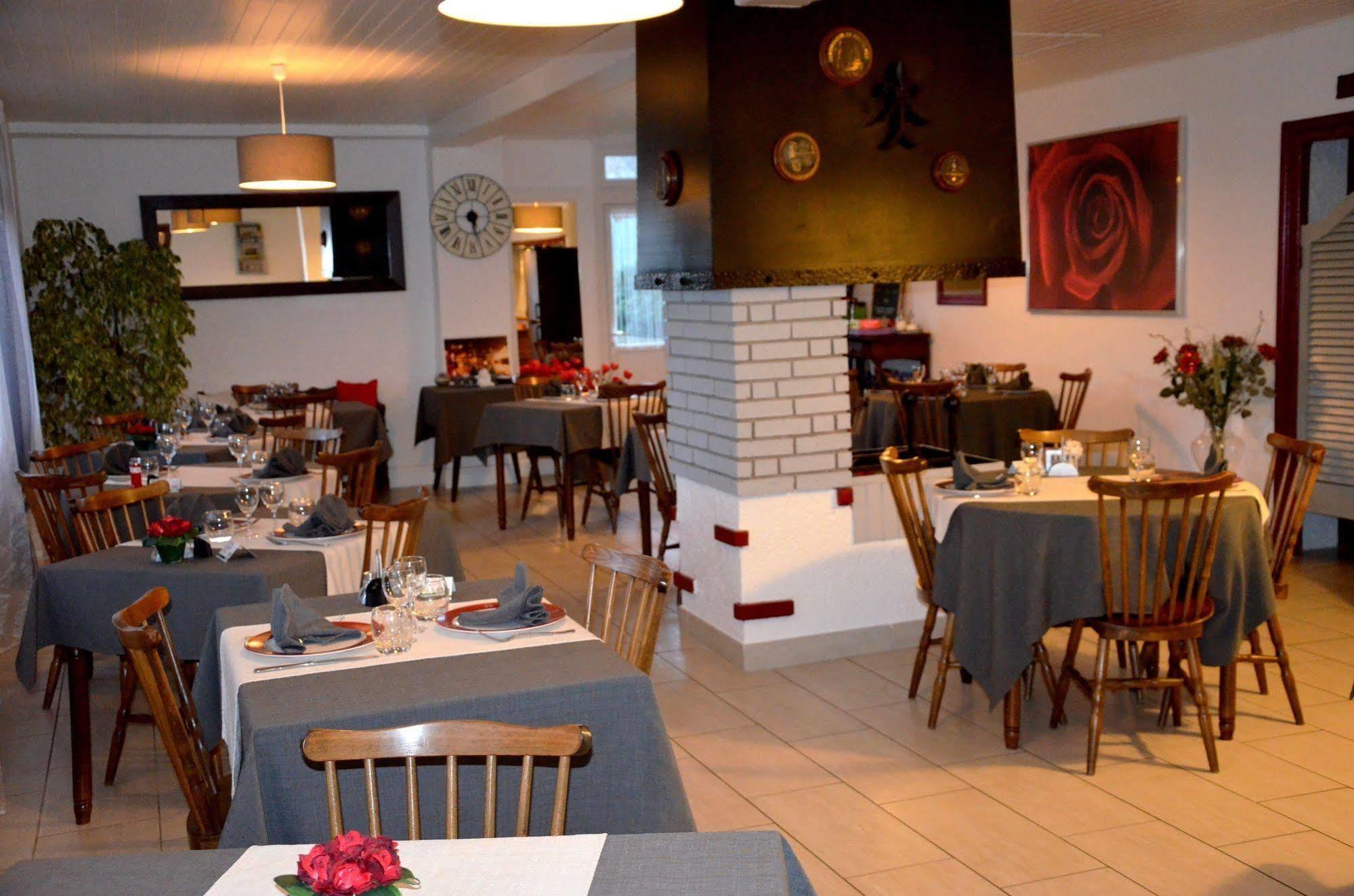Hotel Le Week-End Plouider Экстерьер фото